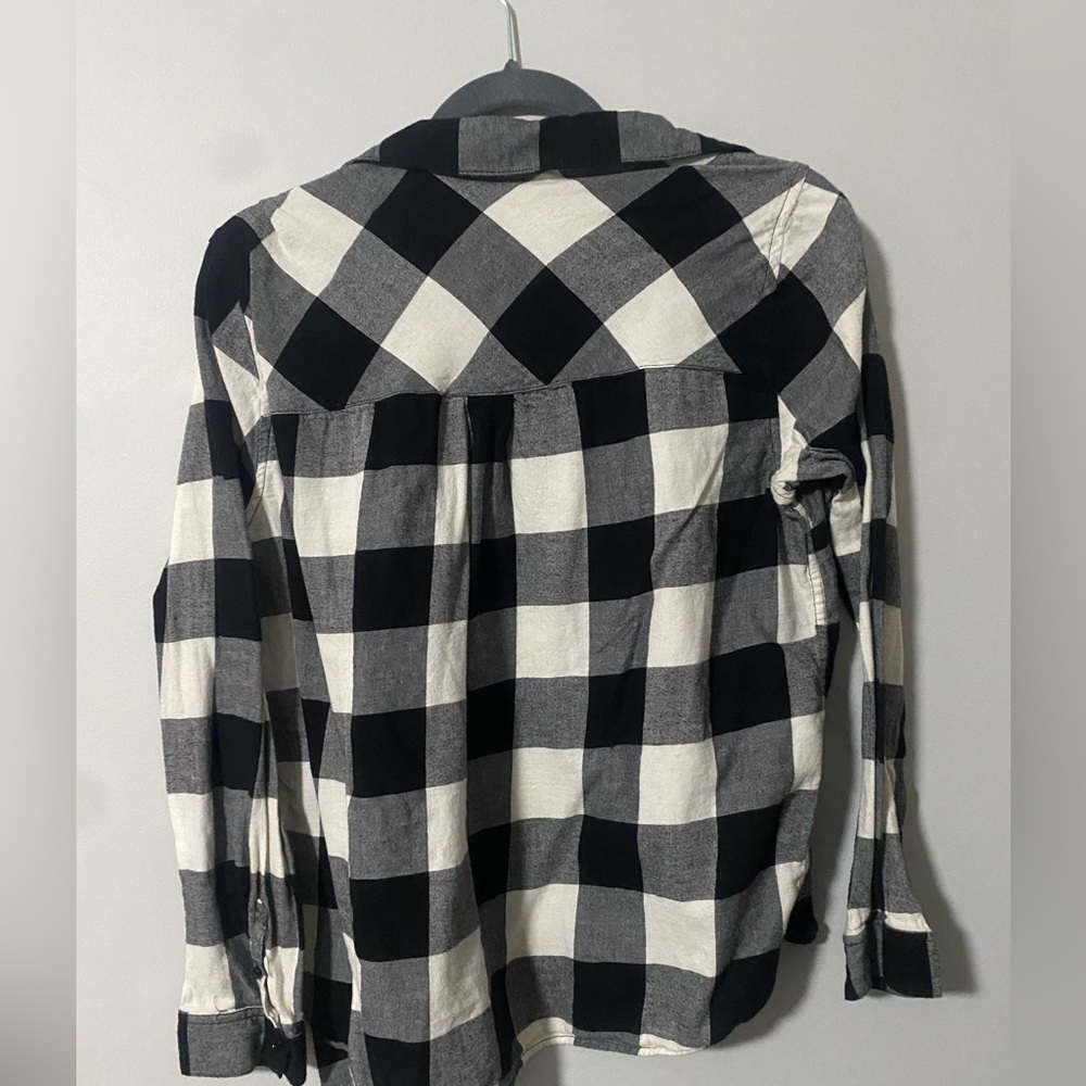 🏁DIVIDED by H&M black and white plaid shirt - Picture 2 of 4